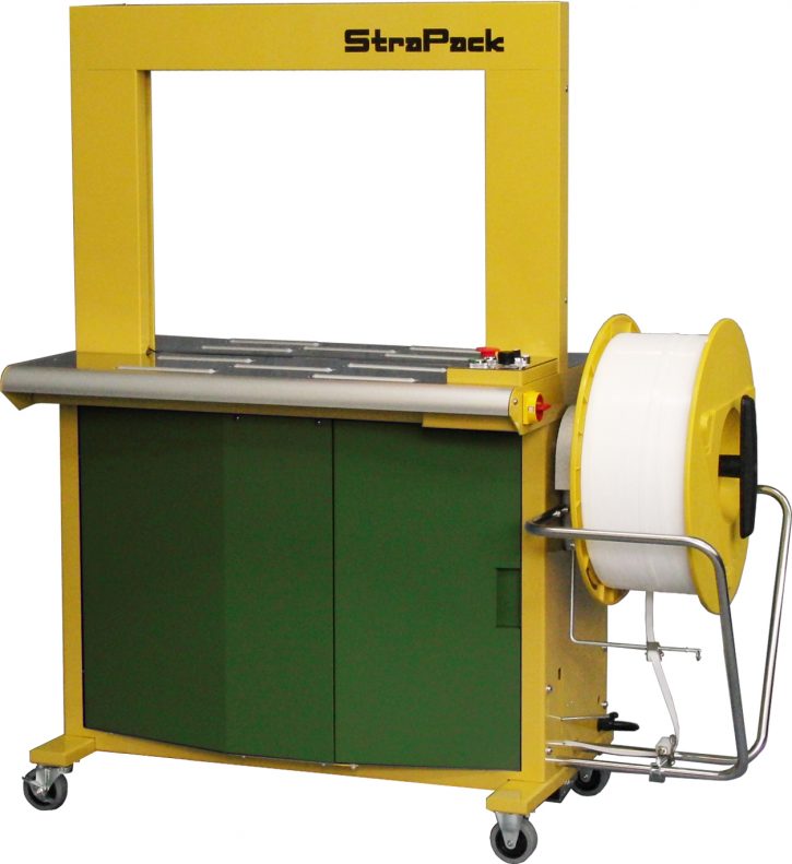 Vista de la flejadora automática SQ-800 con el arco abierto de 1250×1000 mm, destacando su diseño industrial y tamaño.