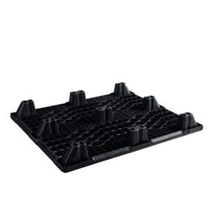 Modelo 002554 de palets de plástico reciclado de fijaplast visto desde abajo, mostrando sus 9 pies
