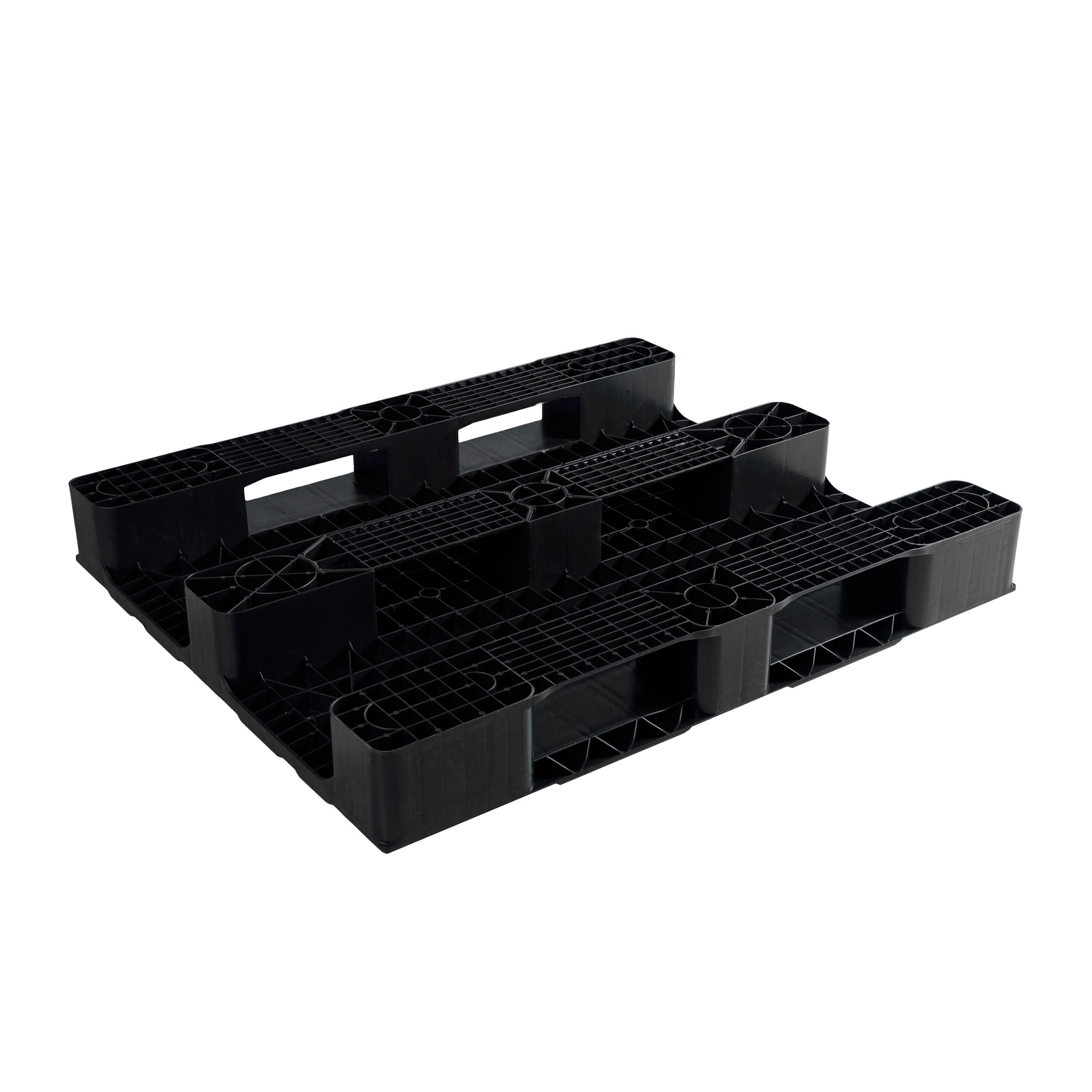 palet de carga pesada industrial de plástico Fijaplast en estantería, demostrando su alta resistencia a la flexión y capacidad de racking (8319)