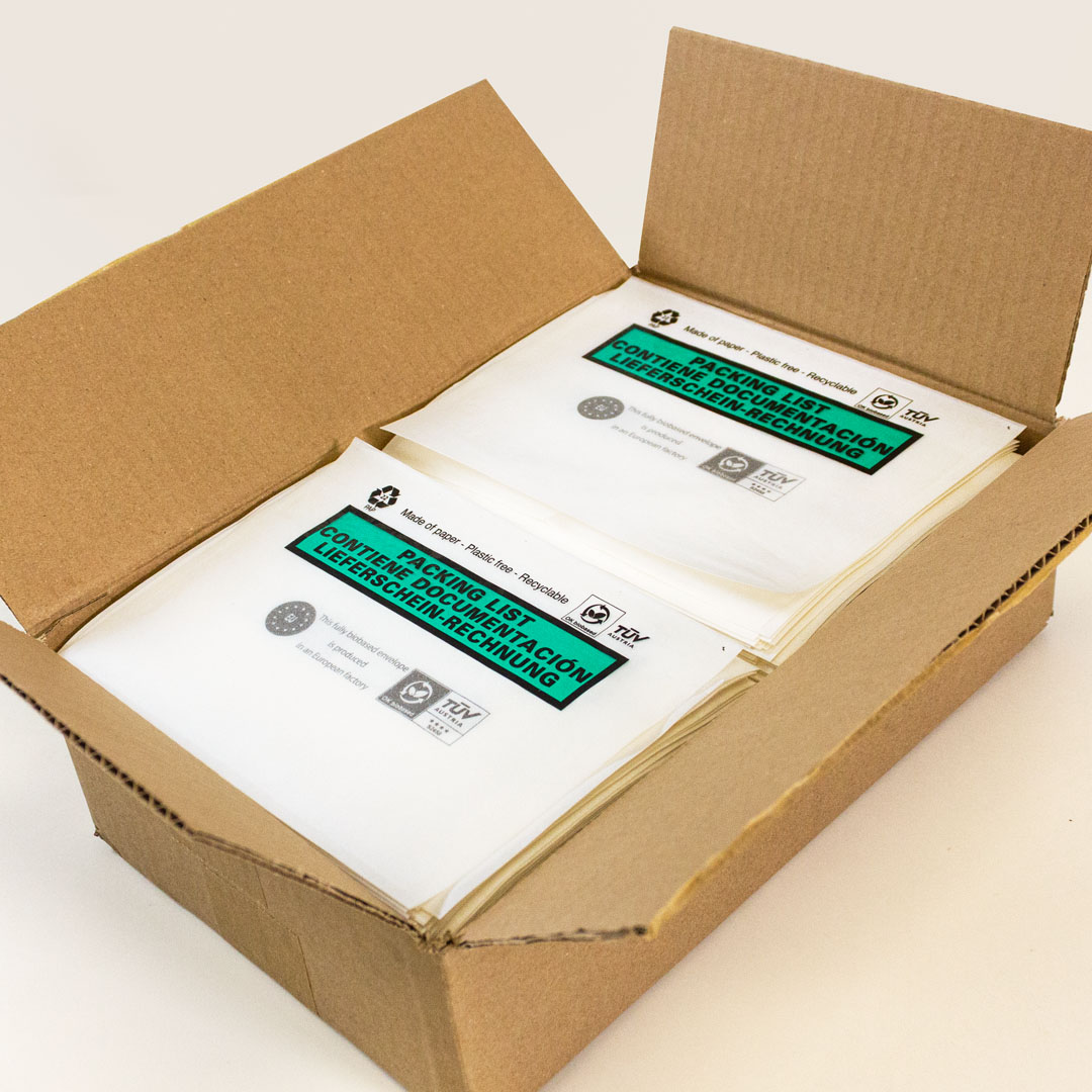Caja con millares de sobres packing list de papel Fijaplast, listos para envío (91871)